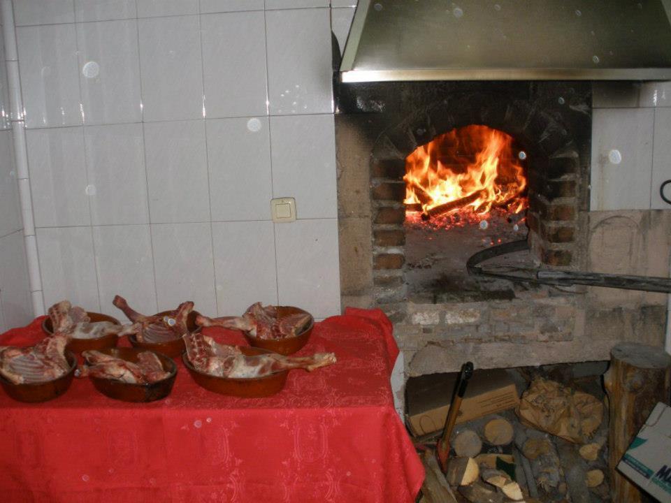 Hostal Restaurante Villa De Sepulveda Sepúlveda Exterior foto