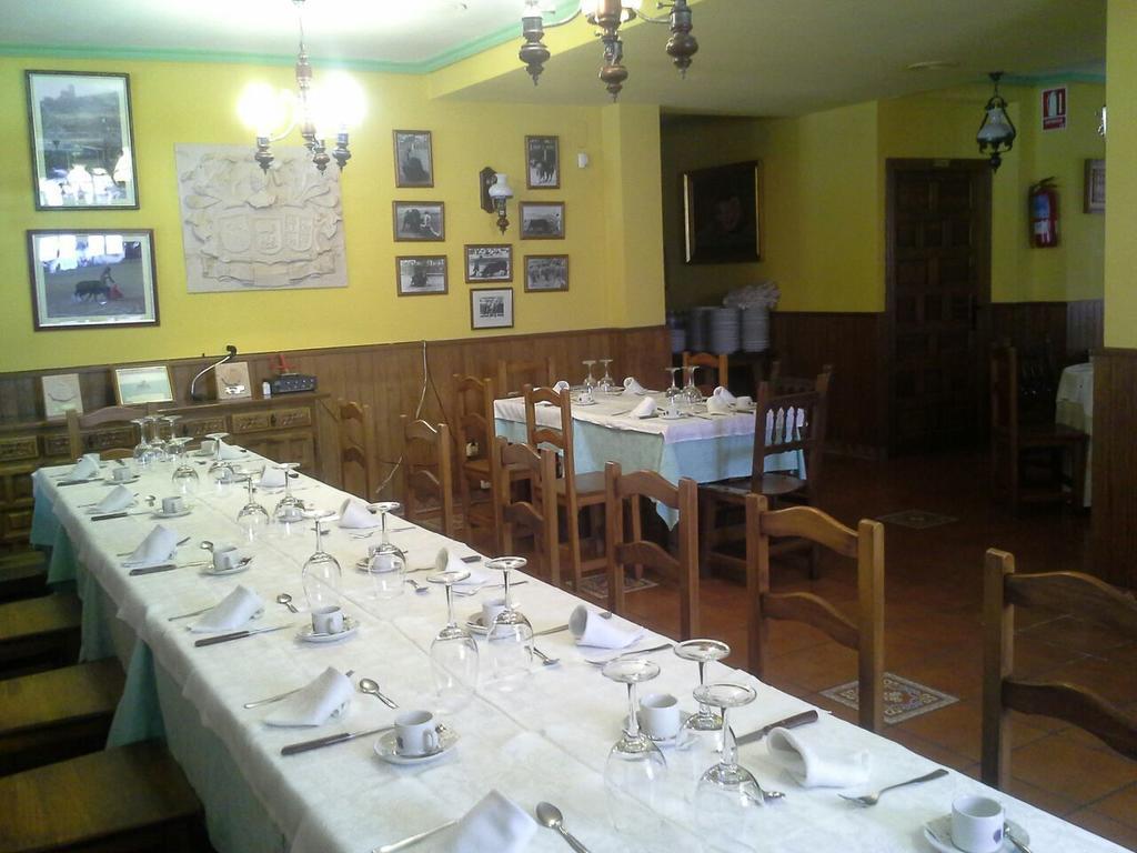 Hostal Restaurante Villa De Sepulveda Sepúlveda Exterior foto