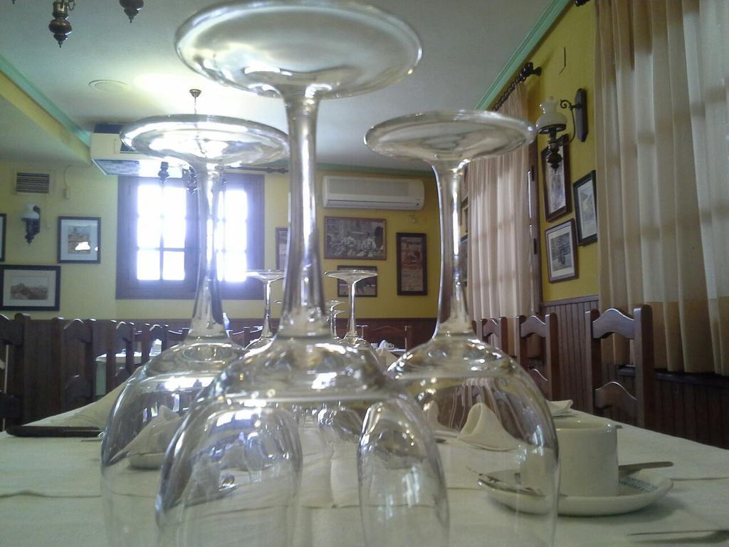 Hostal Restaurante Villa De Sepulveda Sepúlveda Exterior foto