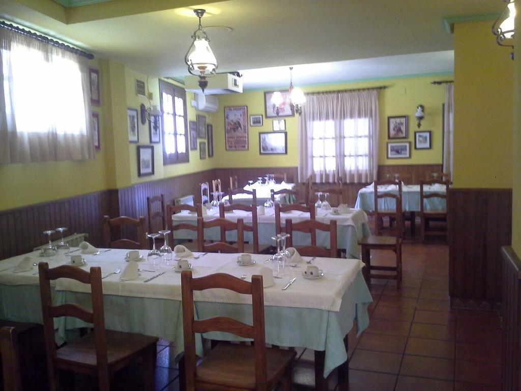 Hostal Restaurante Villa De Sepulveda Sepúlveda Exterior foto