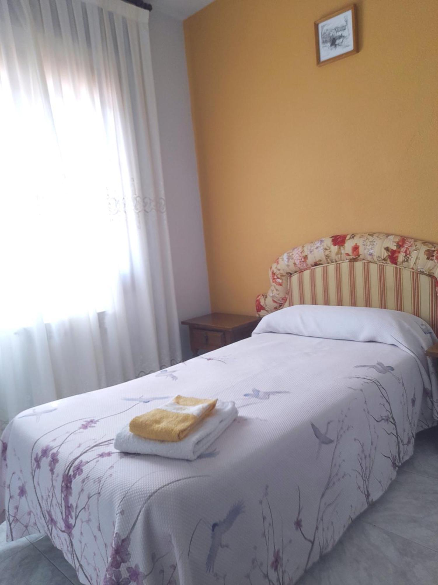 Hostal Restaurante Villa De Sepulveda Sepúlveda Quarto foto