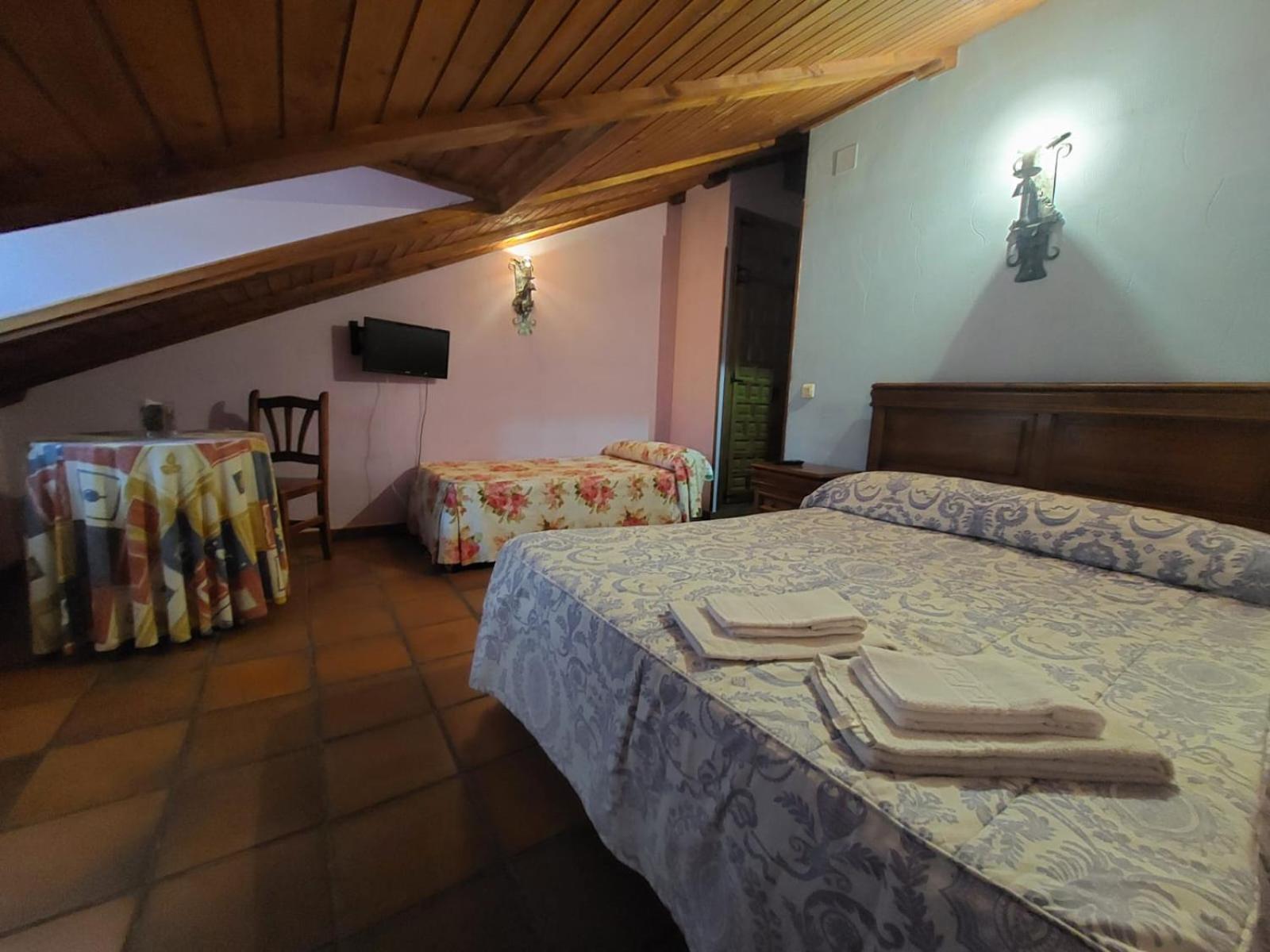 Hostal Restaurante Villa De Sepulveda Sepúlveda Exterior foto