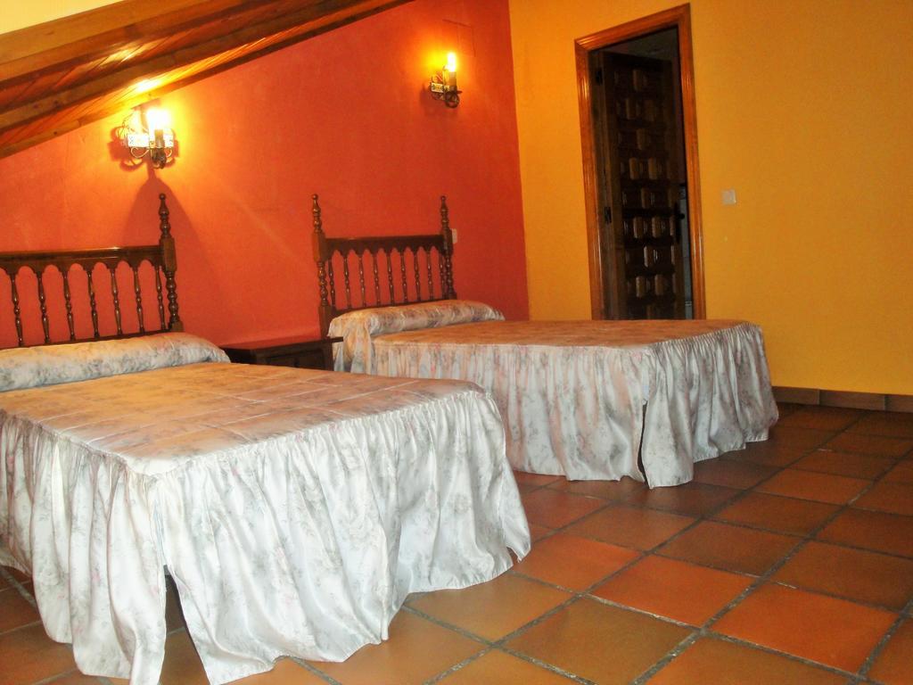 Hostal Restaurante Villa De Sepulveda Sepúlveda Quarto foto